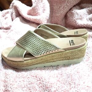 Earth Women's Gold Leather Wedge Sandals Gently Preloved